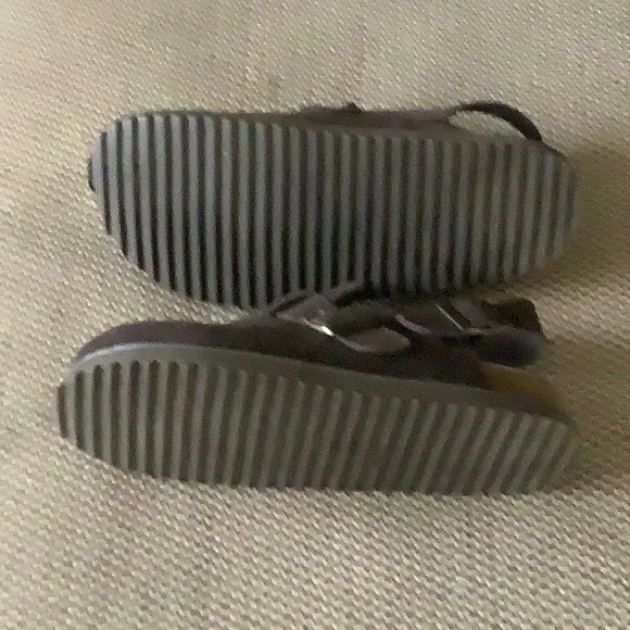 CUSHIONAIRE BROOKLYN SUEDE SLIDES - Picture 5 of 10